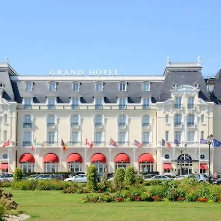 Appart Cabourg Residence Plein Sud Face Piscine Aqualudique Exterior photo